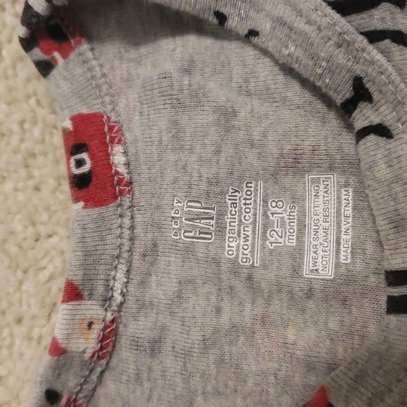 Christmas Print Gap Pjs 12-18 Monthd - Picture 3 of 6